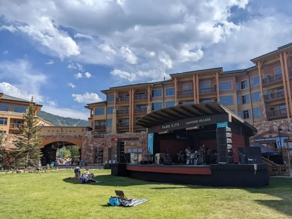 1ac815bc 7454 4a ur2