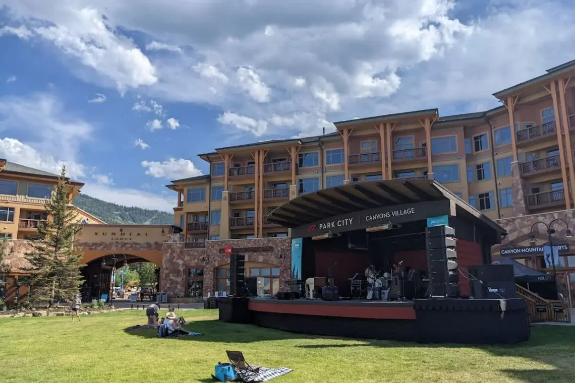 1ac815bc 7454 4a ur2