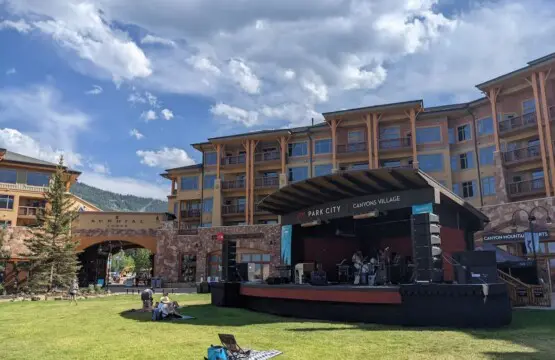 1ac815bc 7454 4a ur2