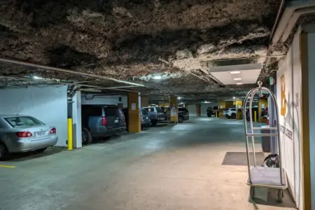 e401c1c1 abee 4b dcDpa