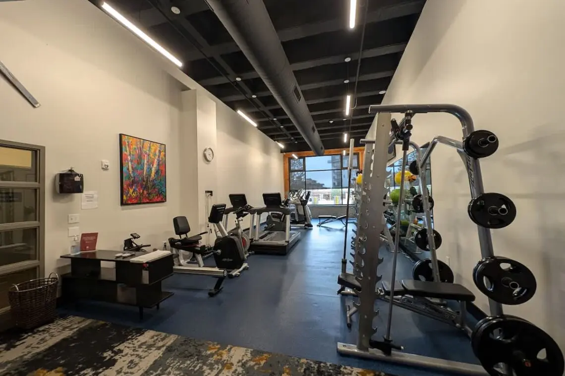 e640a778 125b 46 qKico